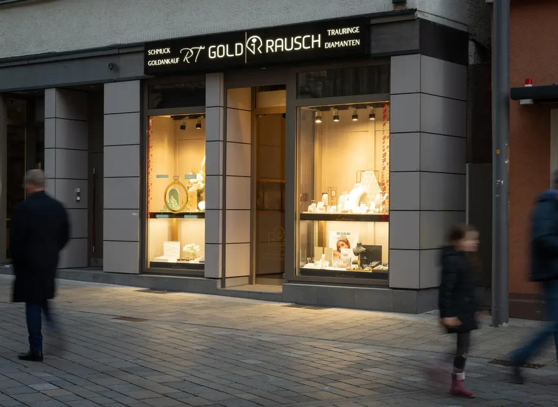 Ladenfront von RT Goldrausch in der Reutlinger Wilhelmstraße 84, Ziel für Kunden aus Bad Urach